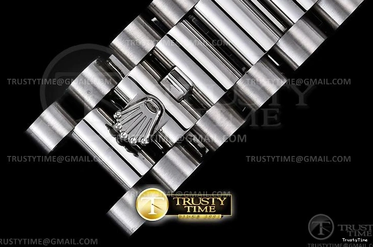 1003 Versatile RDD0220H – DayDate 36mm 701